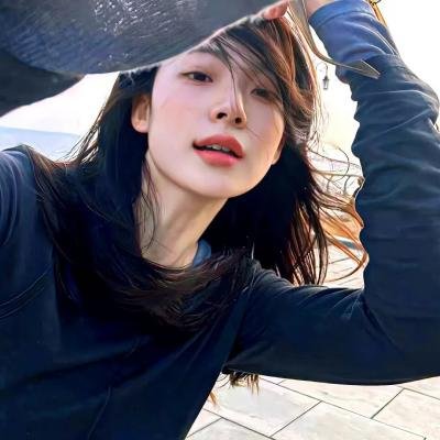 梨花落尽又逢君